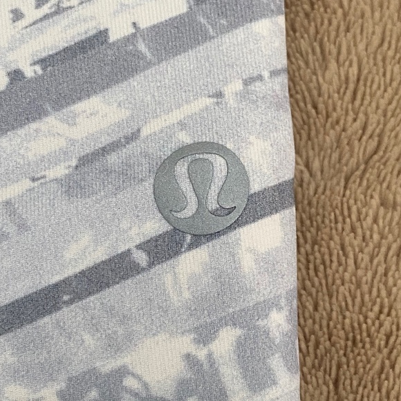 Lululemon Wunder Under 28" High Rise Leggings, Size 8 - Picture 6 of 8